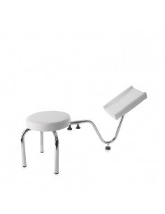 Sgabello con poggiapiede per pedicure